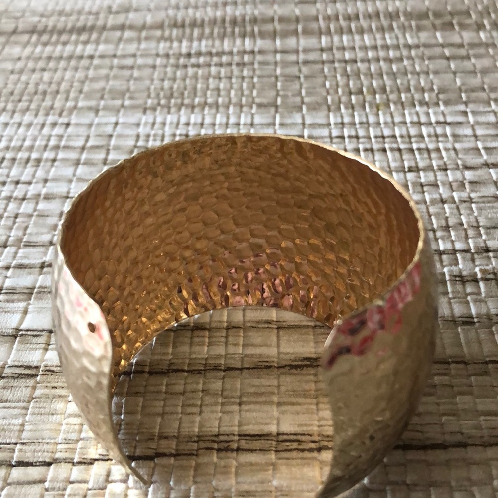 Gold tone bracelet